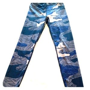 Women’s Joy Lab blue camo leggings!